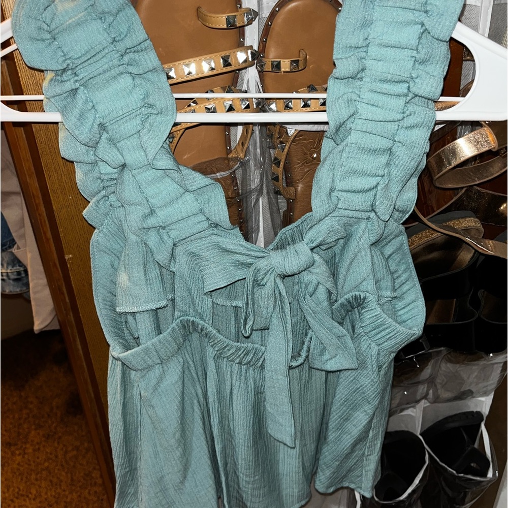 Open bow back tank top